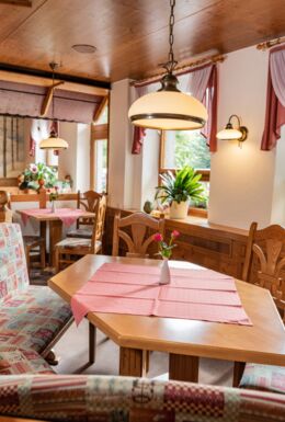 Innenaufnahme Restaurant mit Esstischen