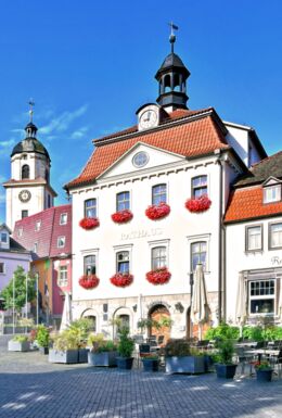 Marktplatz Bad Salzungen mit Blick auf das Rathaus